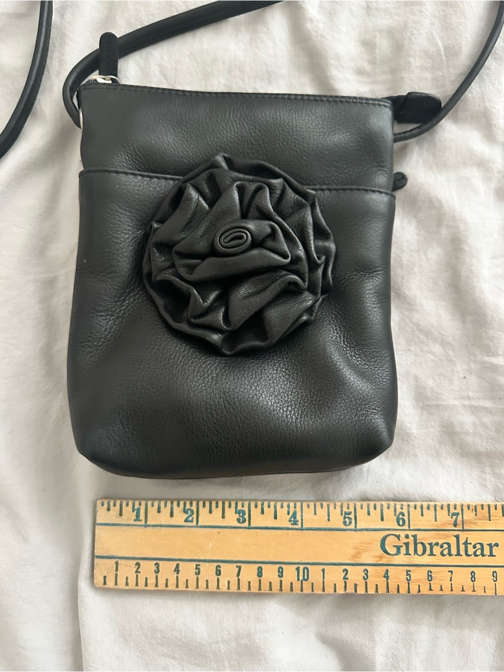 ILI Black Leather Rosette Crossbody - Picture 4 of 6